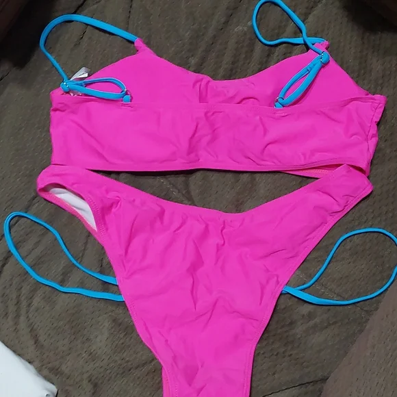 Bikini - Picture 5 of 7